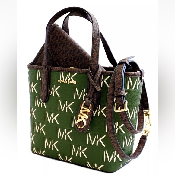 ❌❌SOLD❌❌Michael Kors Amazon Green Tote Bag. - Picture 4 of 10